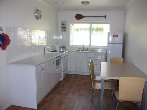 Tomaree Lodge - Accommodation Rockhampton 2