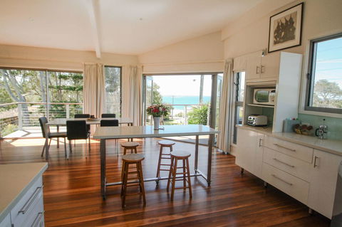 Valla's Beach House - Accommodation Rockhampton 11