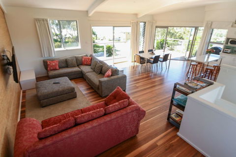 Valla's Beach House - Accommodation Rockhampton 9