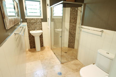 Valla's Beach House - Accommodation Rockhampton 13