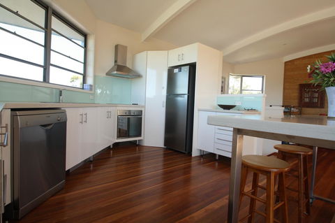 Valla's Beach House - Accommodation Rockhampton 8