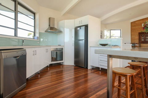 Valla's Beach House - Accommodation Rockhampton 12