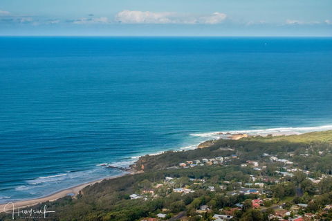 Valla's Beach House - Accommodation Rockhampton 0