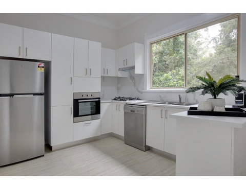 Large, Stylish And Quiet Penthouse Steps From Surf - Accommodation Rockhampton 3