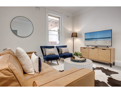 Large, Stylish And Quiet Penthouse Steps From Surf - Accommodation Rockhampton 6