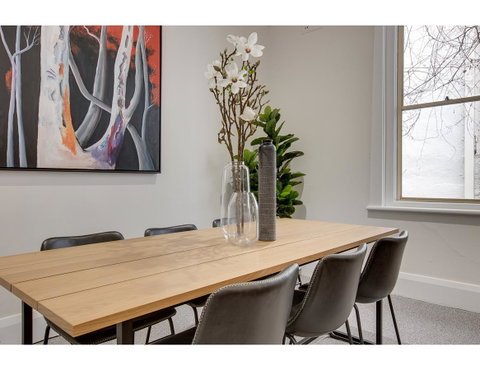 Large, Stylish And Quiet Penthouse Steps From Surf - Accommodation Rockhampton 5
