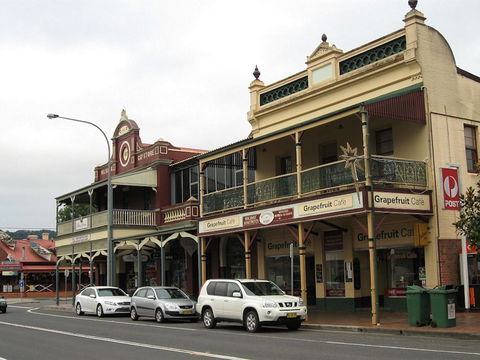 Red Waratah - Accommodation Rockhampton 17