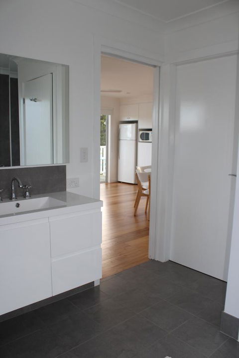Red Waratah - Accommodation Rockhampton 14
