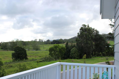 Red Waratah - Accommodation Rockhampton 11