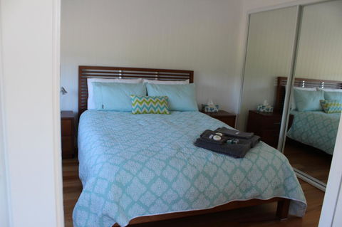 Red Waratah - Accommodation Rockhampton 6