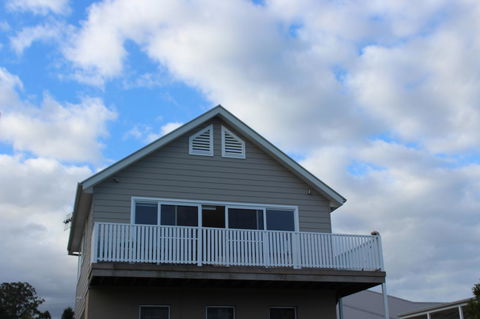 Red Waratah - Accommodation Rockhampton 9