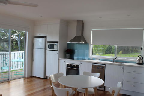Red Waratah - Accommodation Rockhampton 8