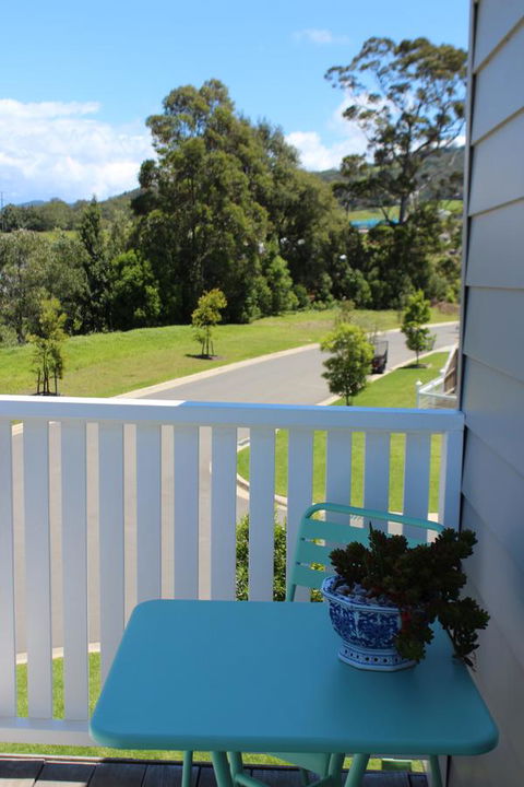 Red Waratah - Accommodation Rockhampton 1