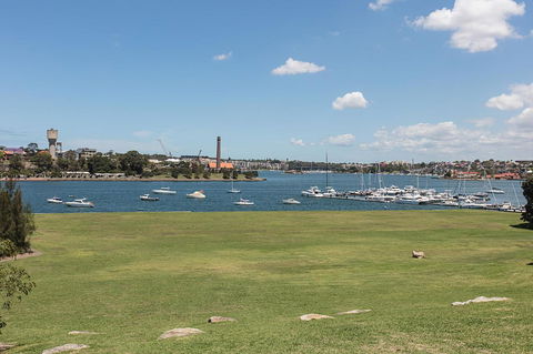 Elegant Family Home Close To Harbour And Views - Accommodation Rockhampton 13