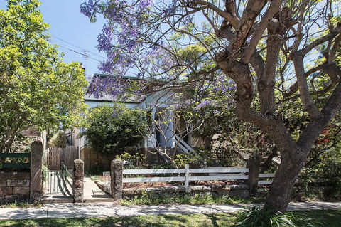 Elegant Family Home Close To Harbour And Views - Accommodation Rockhampton 15