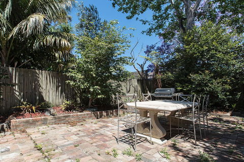 Elegant Family Home Close To Harbour And Views - Accommodation Rockhampton 14