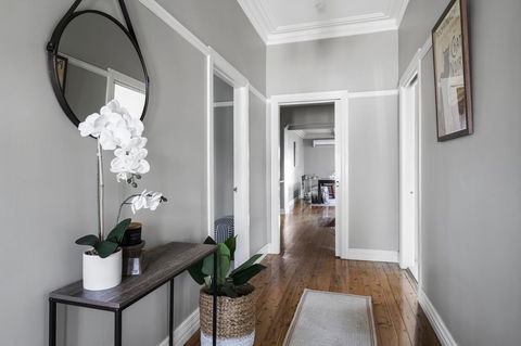 The Spa Cottage With HotTub, Netflix & Stan - Accommodation Rockhampton 8