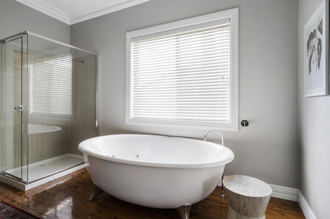 The Spa Cottage With HotTub, Netflix & Stan - Accommodation Rockhampton 19