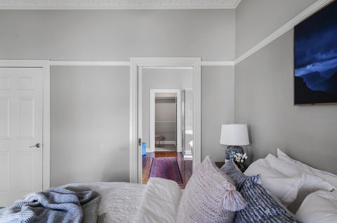 The Spa Cottage With HotTub, Netflix & Stan - Accommodation Rockhampton 14