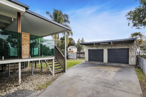 The Spa Cottage With HotTub, Netflix & Stan - Accommodation Rockhampton 18