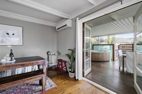 The Spa Cottage With HotTub, Netflix & Stan - Accommodation Rockhampton 6