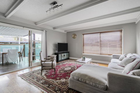 The Spa Cottage With HotTub, Netflix & Stan - Accommodation Rockhampton 25