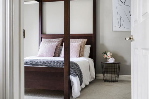 The Spa Cottage With HotTub, Netflix & Stan - Accommodation Rockhampton 1