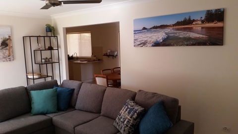 Twin Palms Holiday House At Lighthouse - Accommodation Rockhampton 9