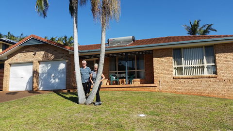 Twin Palms Holiday House At Lighthouse - Accommodation Rockhampton 0