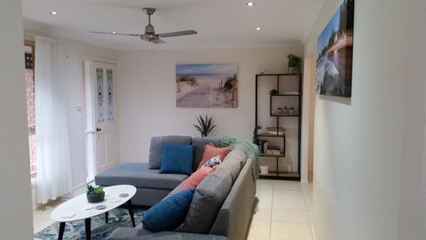 Twin Palms Holiday House At Lighthouse - Accommodation Rockhampton 5