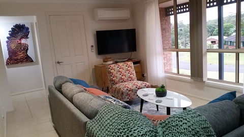 Twin Palms Holiday House At Lighthouse - Accommodation Rockhampton 3