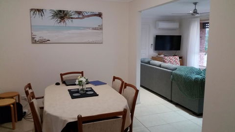 Twin Palms Holiday House At Lighthouse - Accommodation Rockhampton 2