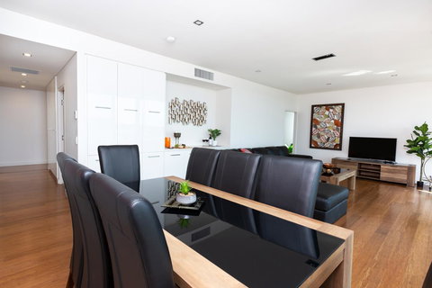 The Penthouse - Accommodation Rockhampton 8