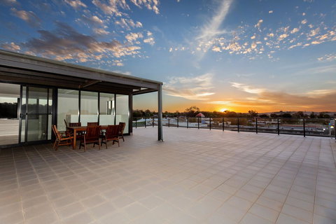 The Penthouse - Accommodation Rockhampton 33