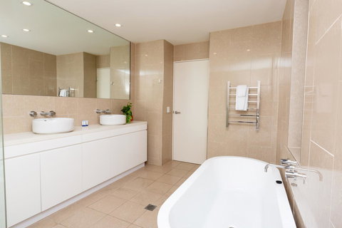 The Penthouse - Accommodation Rockhampton 14