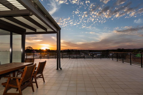 The Penthouse - Accommodation Rockhampton 0
