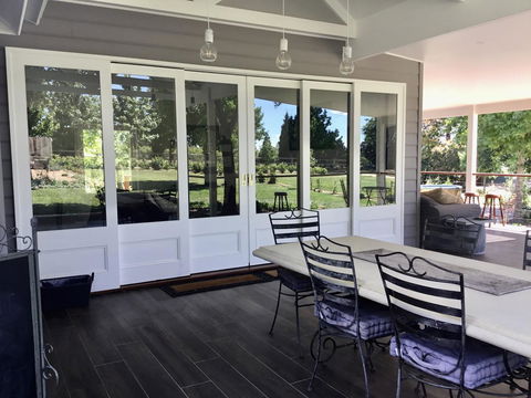 Chanticleer Gardens Barn Cottage With A Pool - Accommodation Rockhampton 3