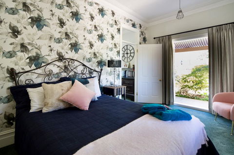 Chanticleer Gardens Barn Cottage With A Pool - Accommodation Rockhampton 35