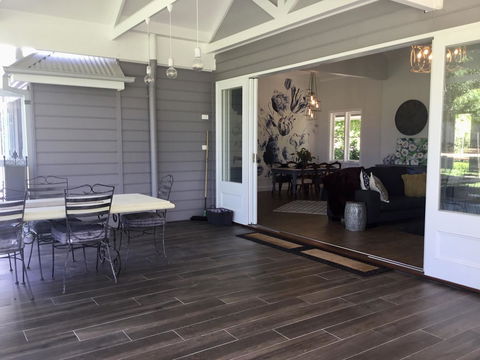 Chanticleer Gardens Barn Cottage With A Pool - Accommodation Rockhampton 10