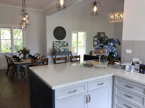 Chanticleer Gardens Barn Cottage With A Pool - Accommodation Rockhampton 27