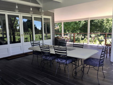 Chanticleer Gardens Barn Cottage With A Pool - Accommodation Rockhampton 5