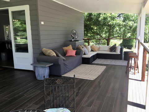 Chanticleer Gardens Barn Cottage With A Pool - Accommodation Rockhampton 1