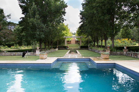 Chanticleer Gardens Barn Cottage With A Pool - Accommodation Rockhampton 15