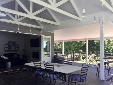 Chanticleer Gardens Barn Cottage With A Pool - Accommodation Rockhampton 11