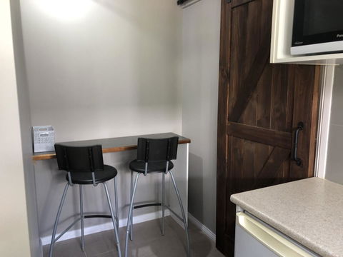 Chanticleer Gardens Barn Cottage With A Pool - Accommodation Rockhampton 23