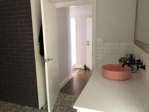 Chanticleer Gardens Barn Cottage With A Pool - Accommodation Rockhampton 34