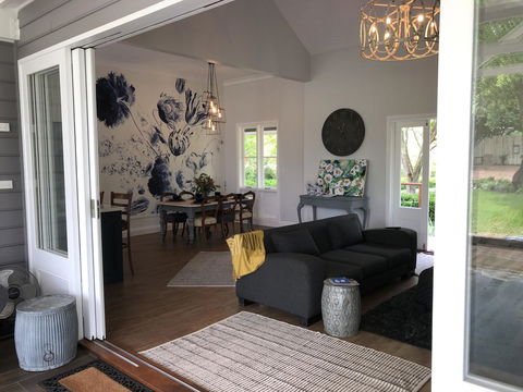 Chanticleer Gardens Barn Cottage With A Pool - Accommodation Rockhampton 28