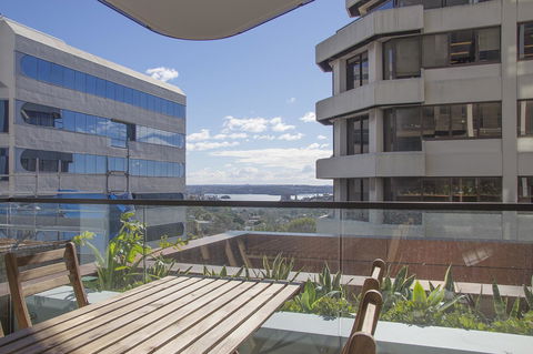 Cozy Apartment With Harbour Bridge View In Bondi - Accommodation Rockhampton 7