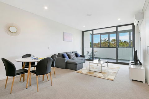 Stylish And Neat Two Bed Apartment In Wentworth Point - Accommodation Rockhampton 4