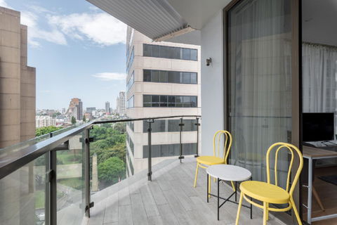Sydney CBD Modern 2 Bedroom Apartment + Free Car Parking - Accommodation Rockhampton 18